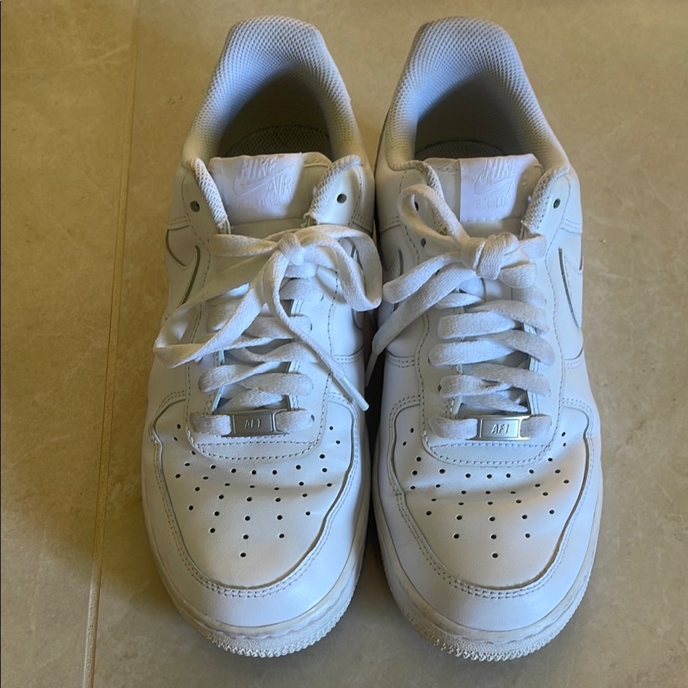 Nike White Sneakers Classic Low-Top Design